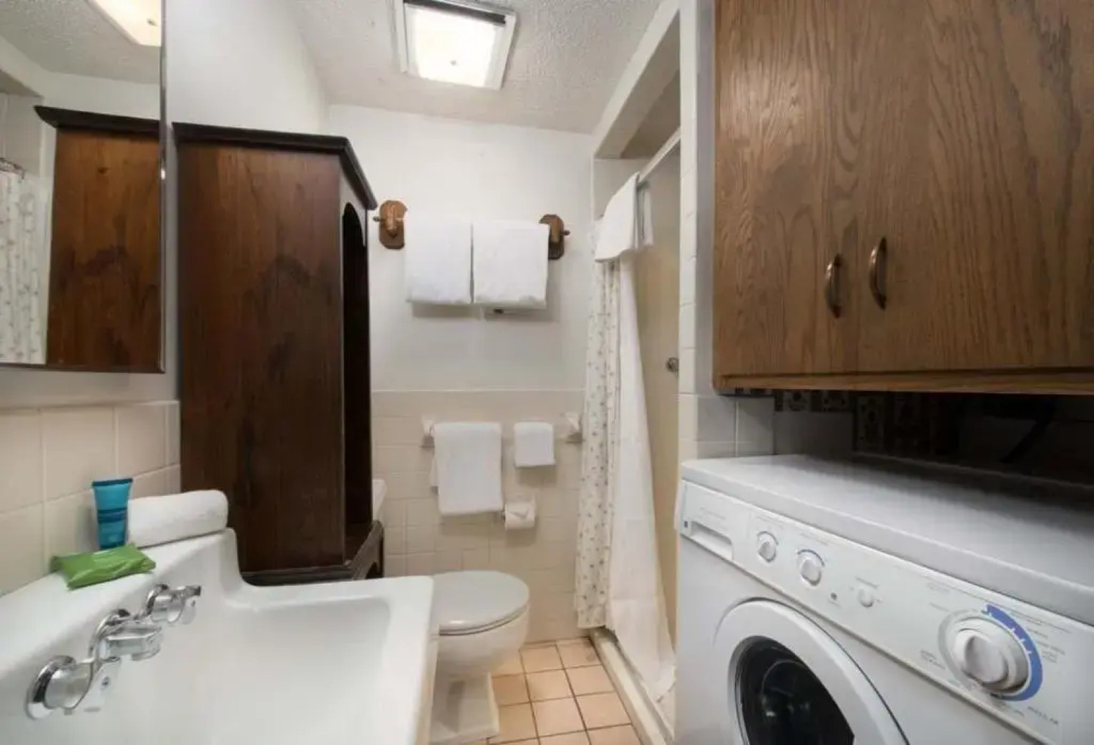 JHRL - Slope-side Whiteridge B5 Condo - Walk to Tram