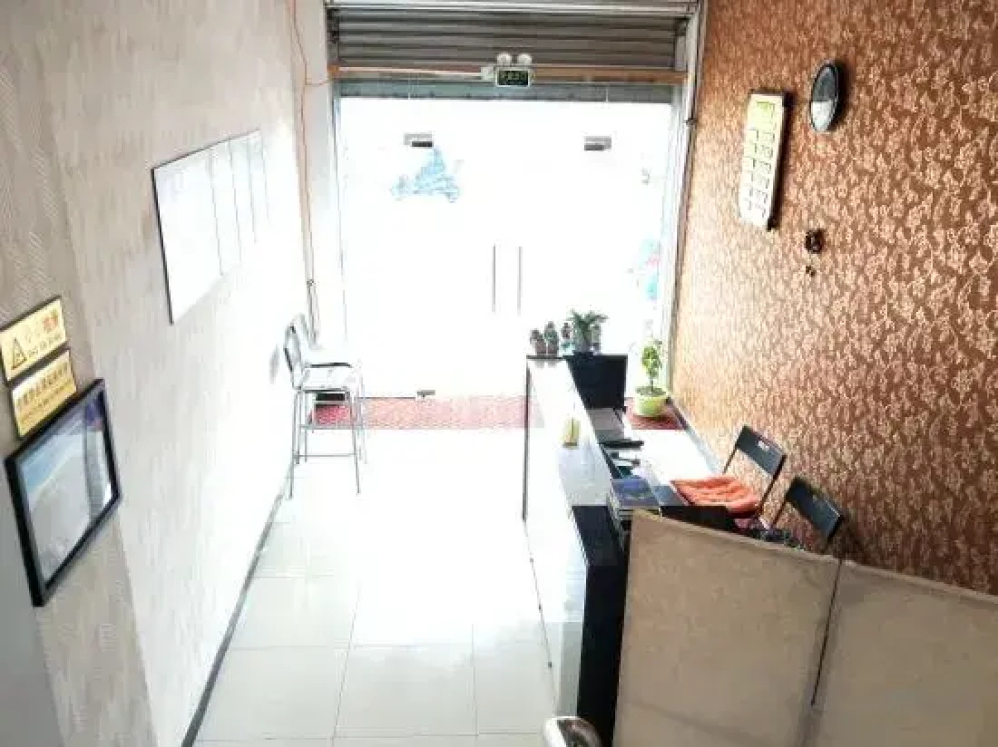 Seda is in the hotel