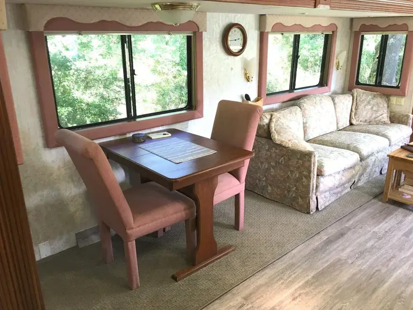 The Great Escape-Shirley with Hot Tub