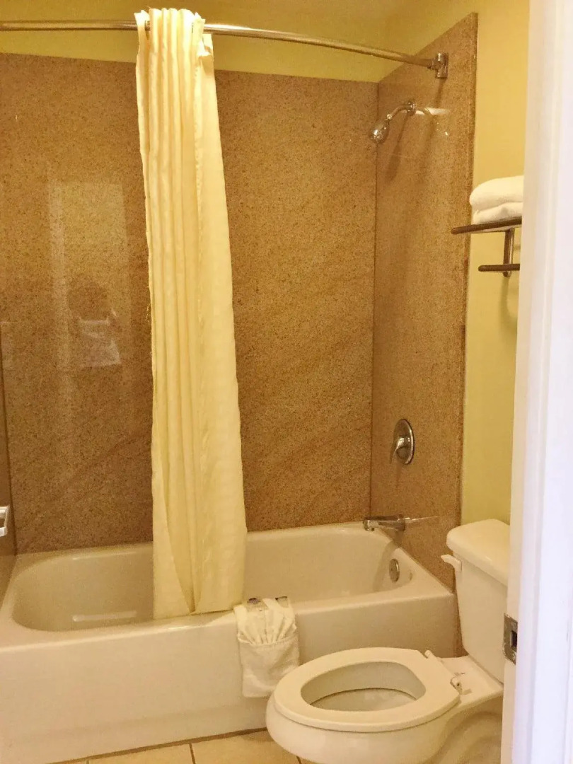 Americas Best Value Inn & Suites University Ave