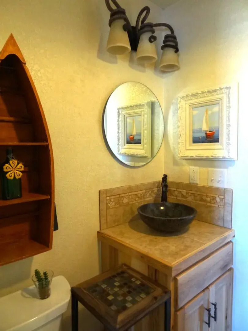 Poolside Queen Cabana with two queen beds, full kitchen and pool access overlooking Lake Ouachita. by RedAwning