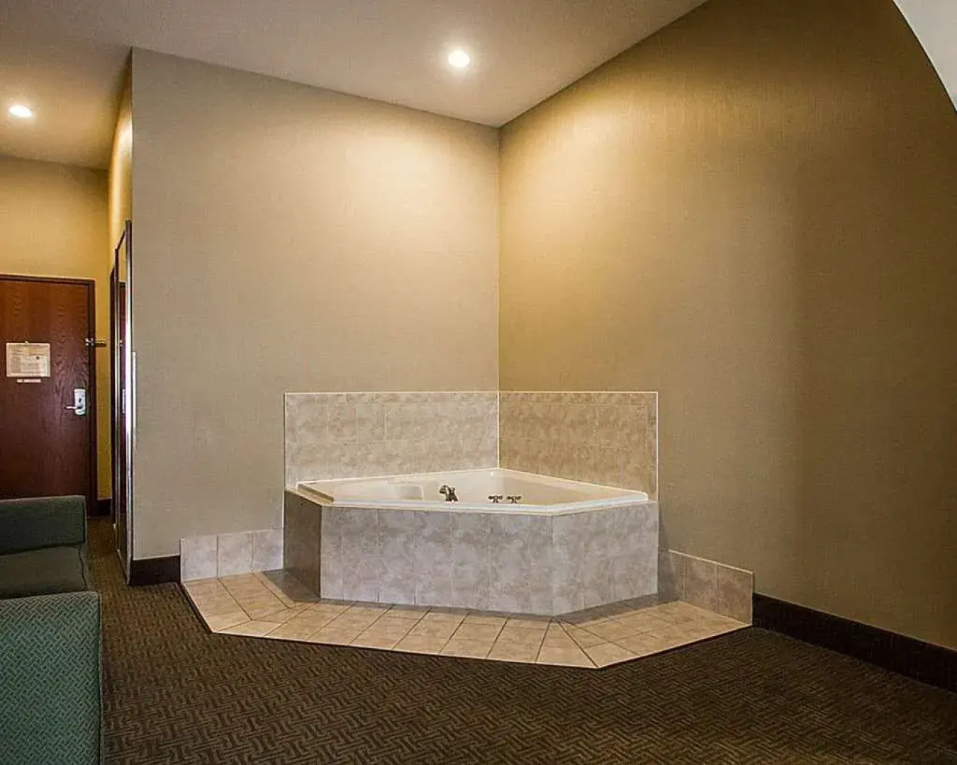 Quality Inn & Suites Fishkill South near I-84