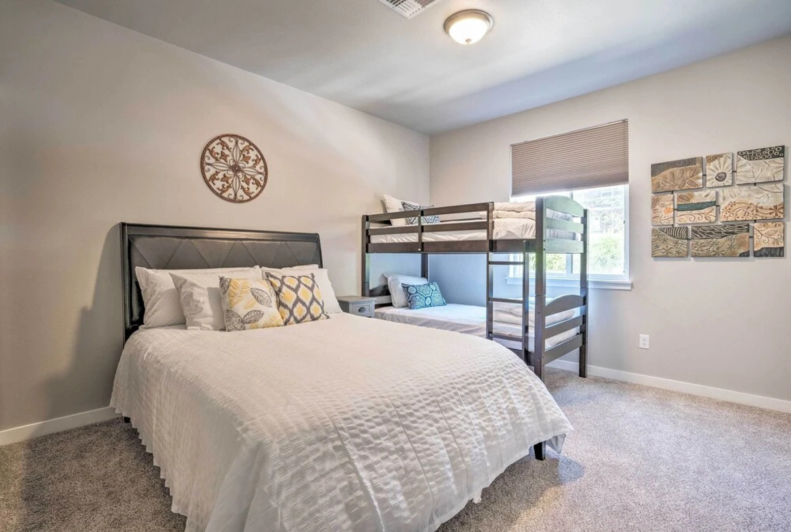 Lake Chelan Condo, Walk to Brewery & Wineries