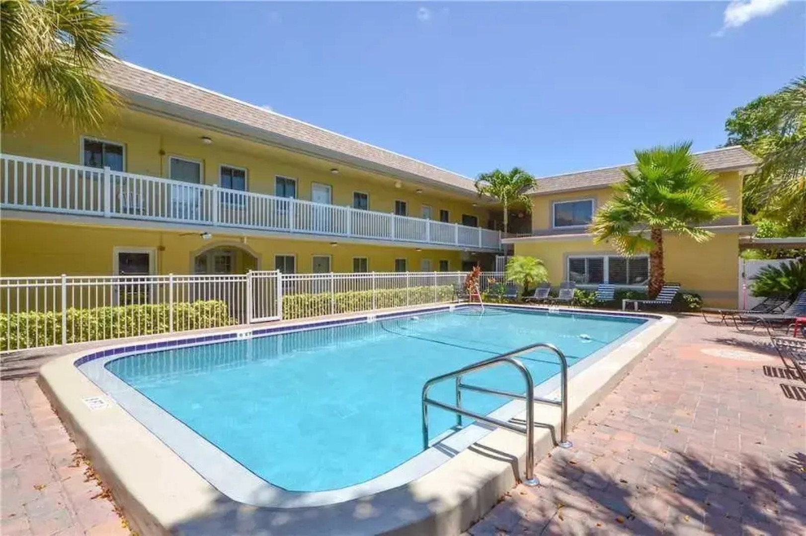 Waves 17 - One Bedroom Condo