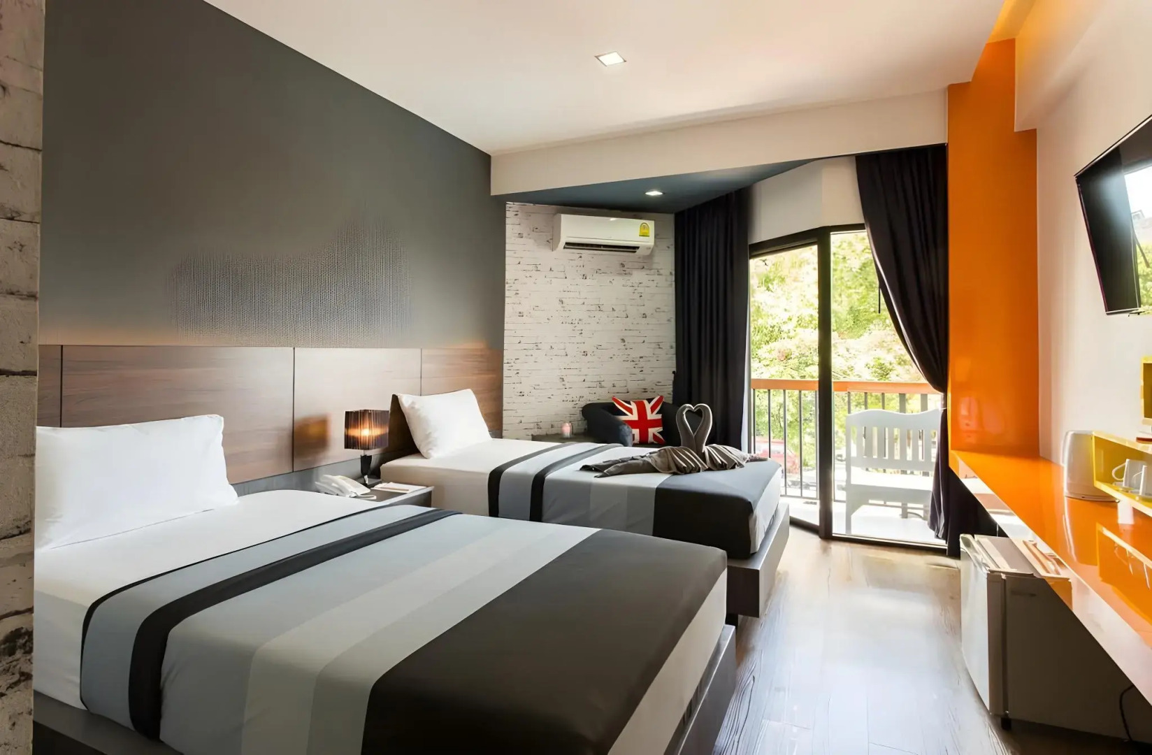 The Loft Seaside Sriracha