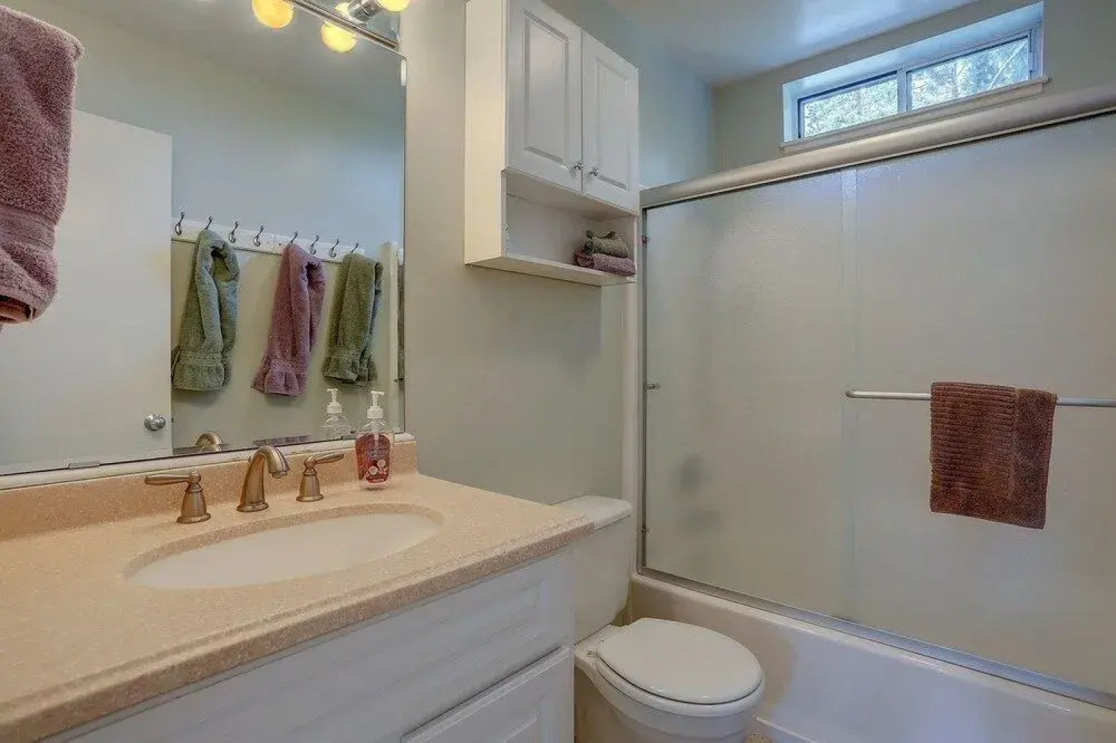 Fir Mountain Escape 4 Bedroom Home by RedAwning