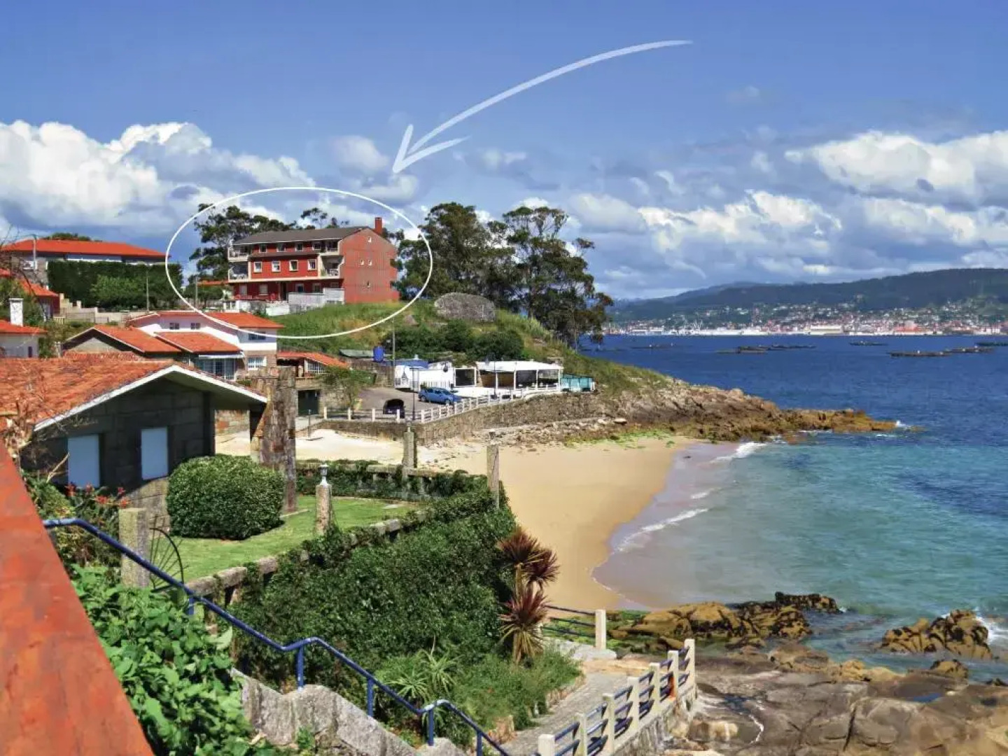 Apartamentos Sinás Playa