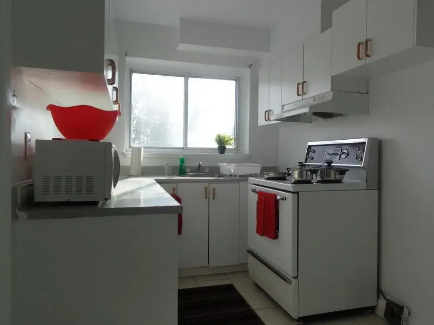 Adib Apartments - 630 Cummings Ave, Unit 11