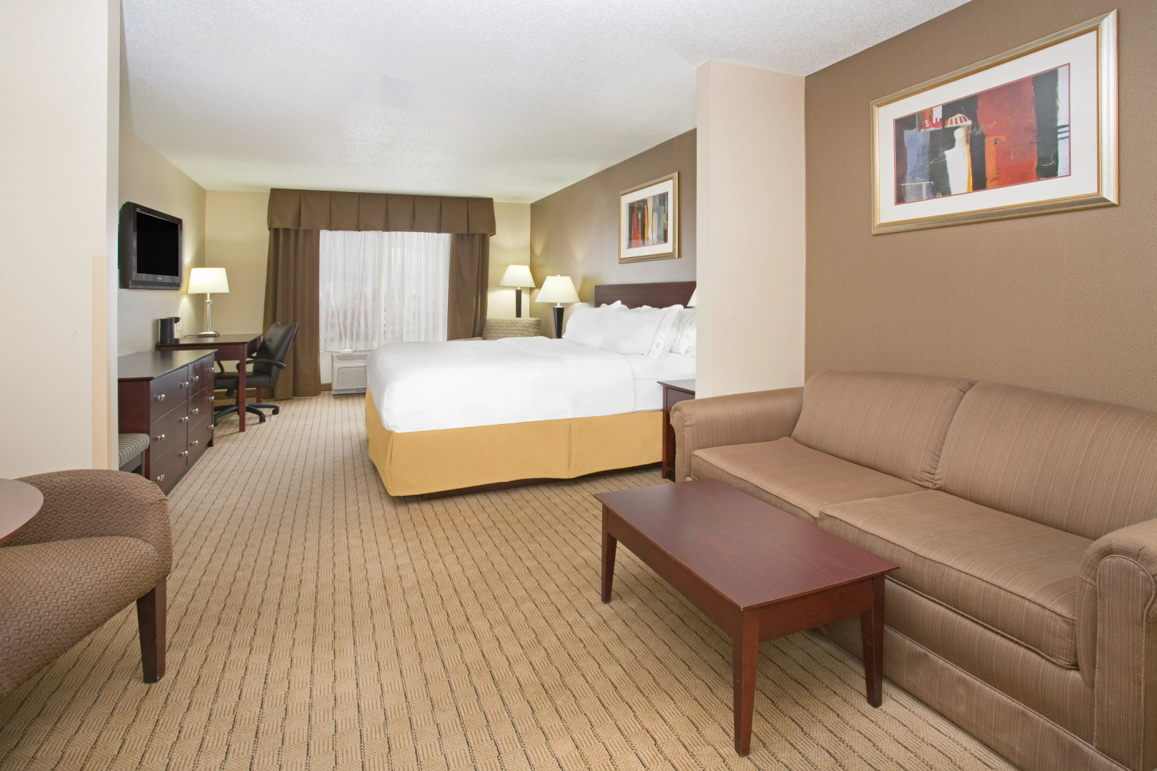 Holiday Inn Express & Suites Minot by IHG