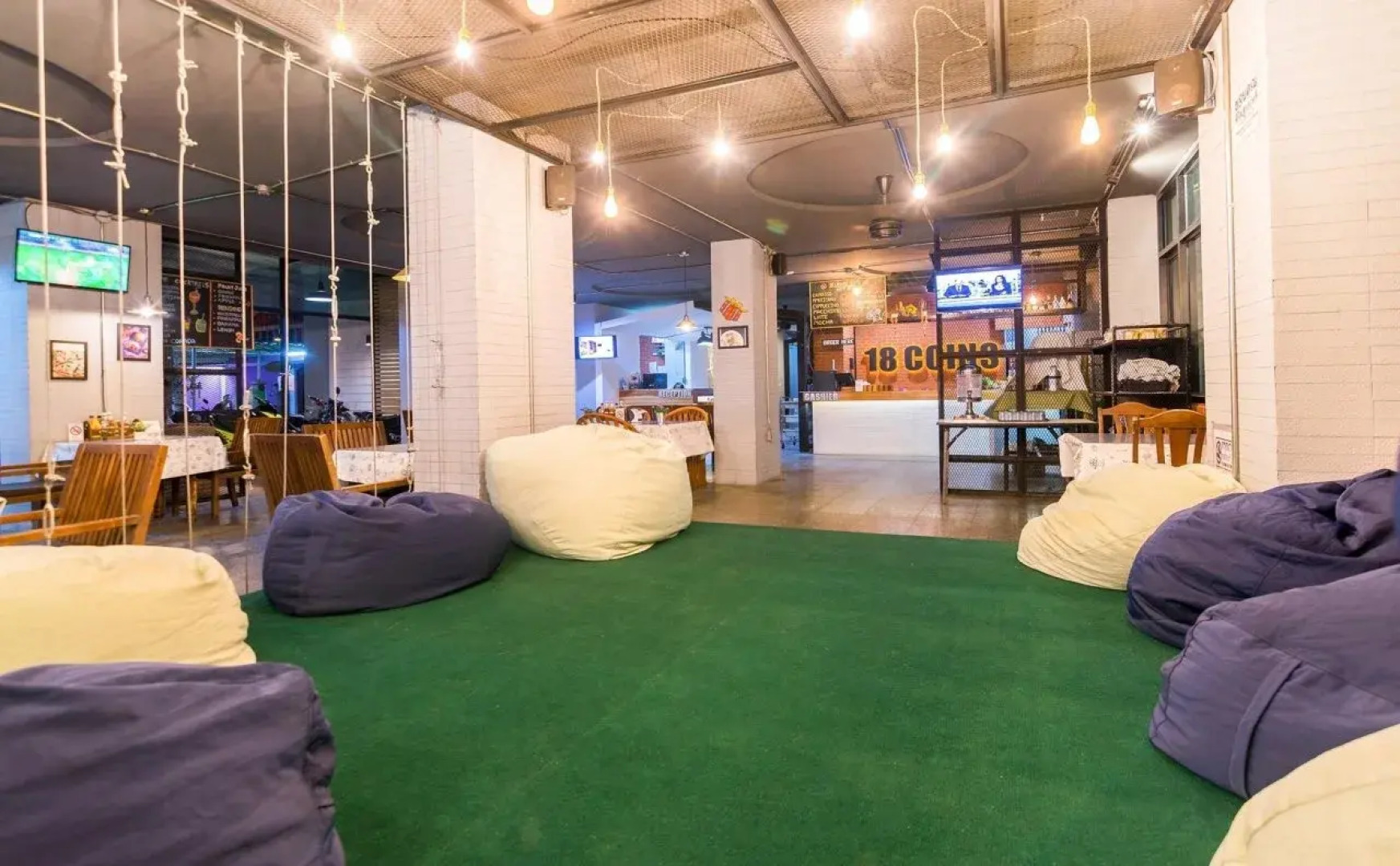 18 Coins Budget Hotel