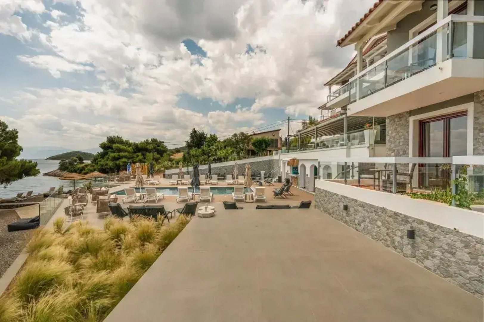Trizonia Beach Hotel