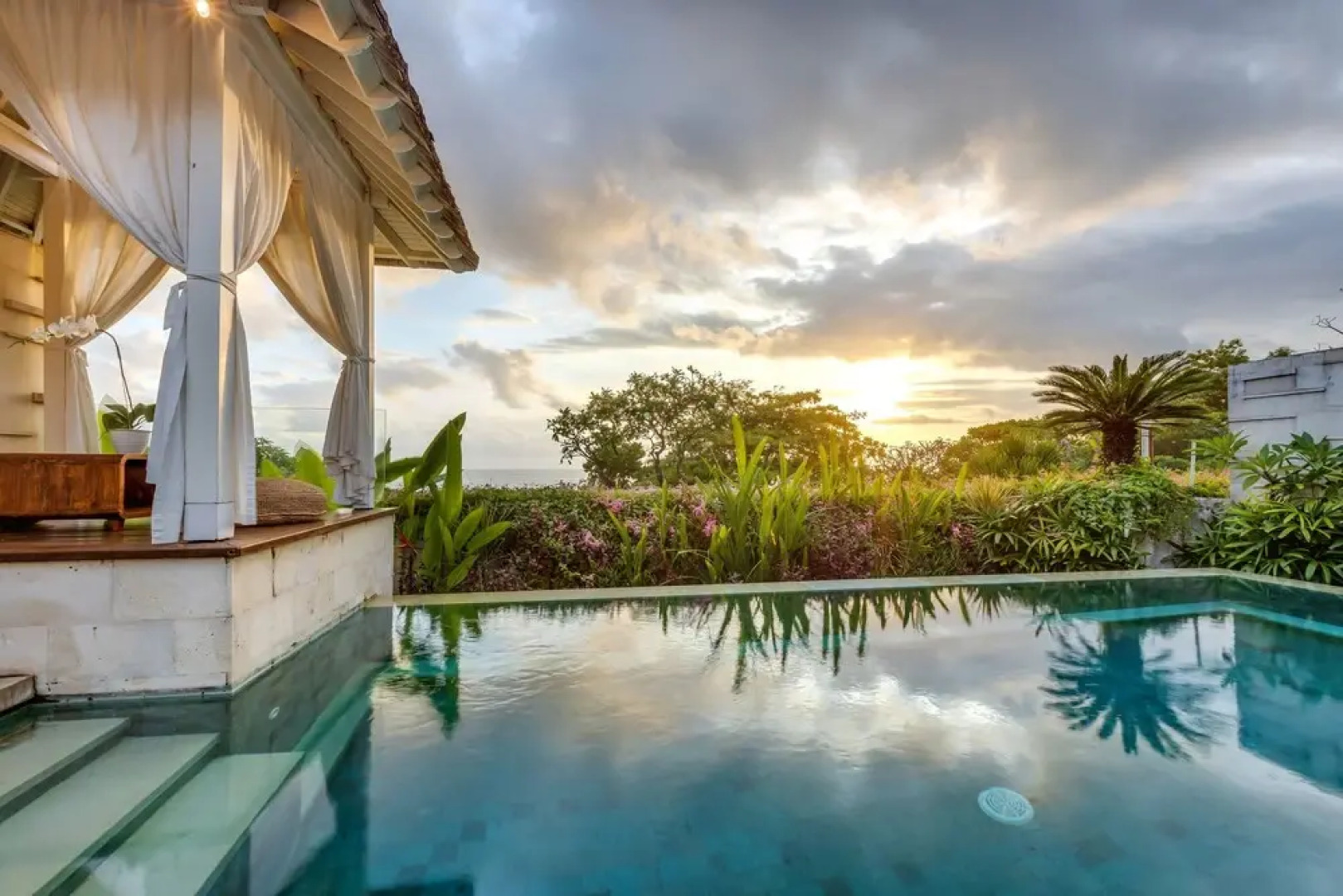 Exquisite Oceanfront 1 Br Villa in Seminyak