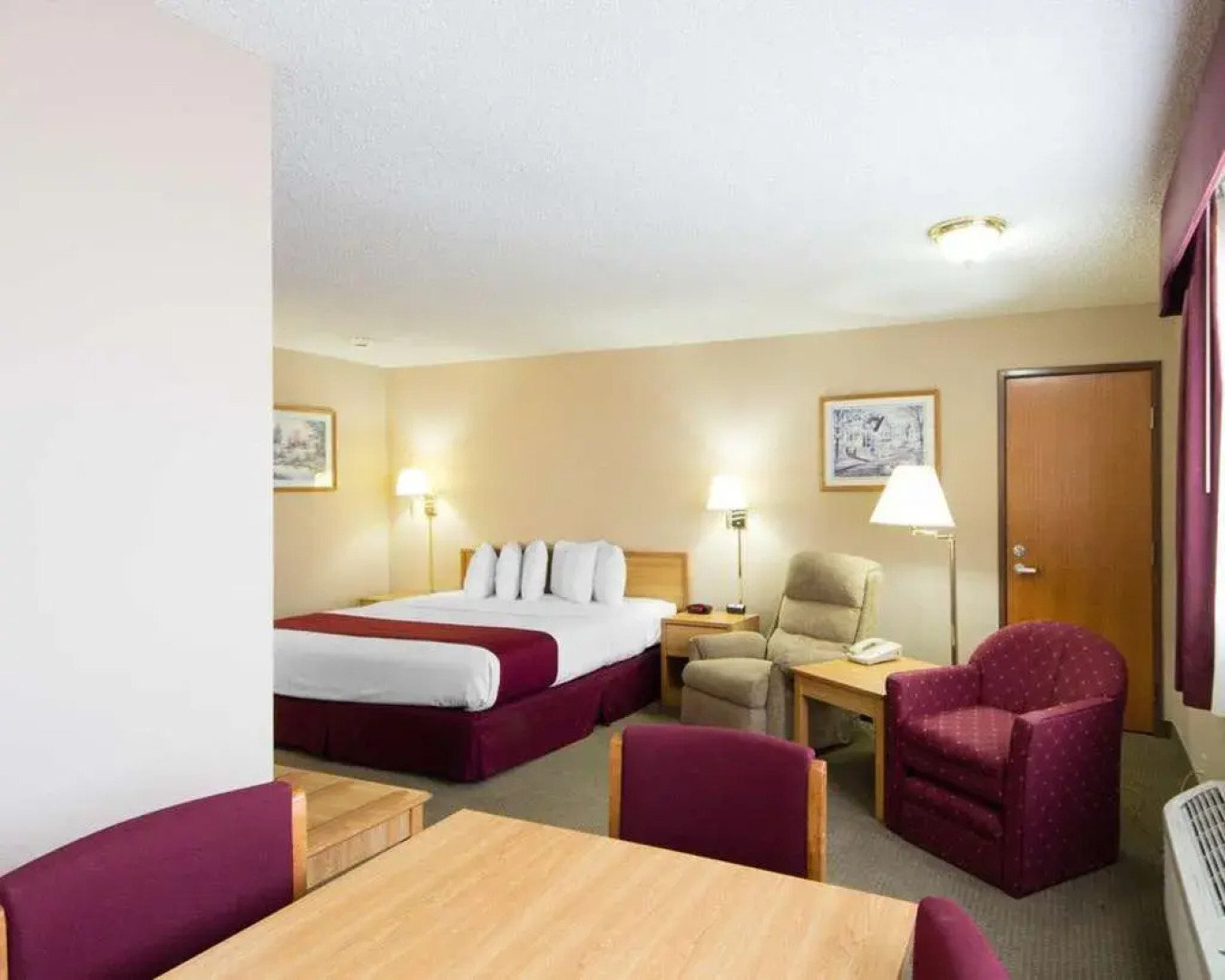 Econo Lodge Blackwell - I-35