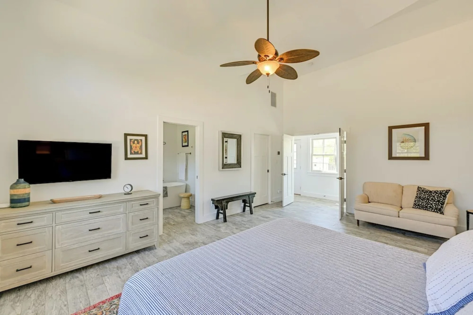 Distinctive Hamptons Home w/ Pool Near Bay, Ocean