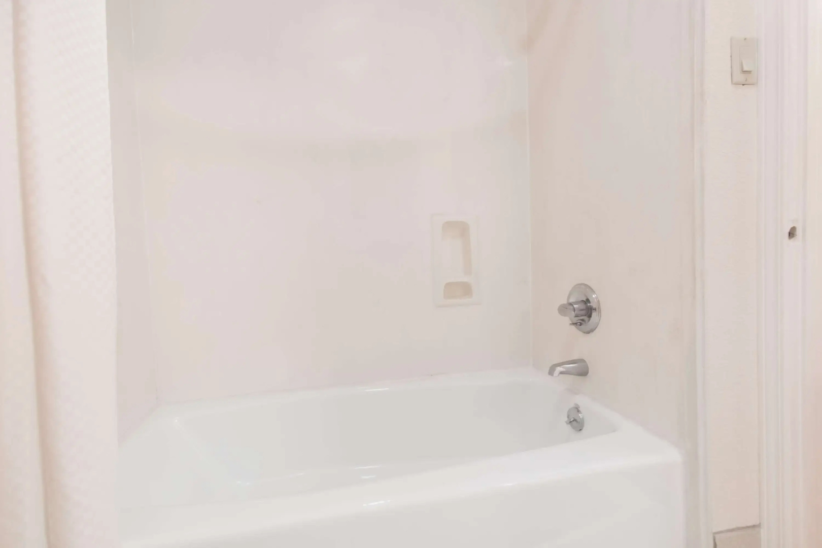 Days Inn & Suites by Wyndham Winnie