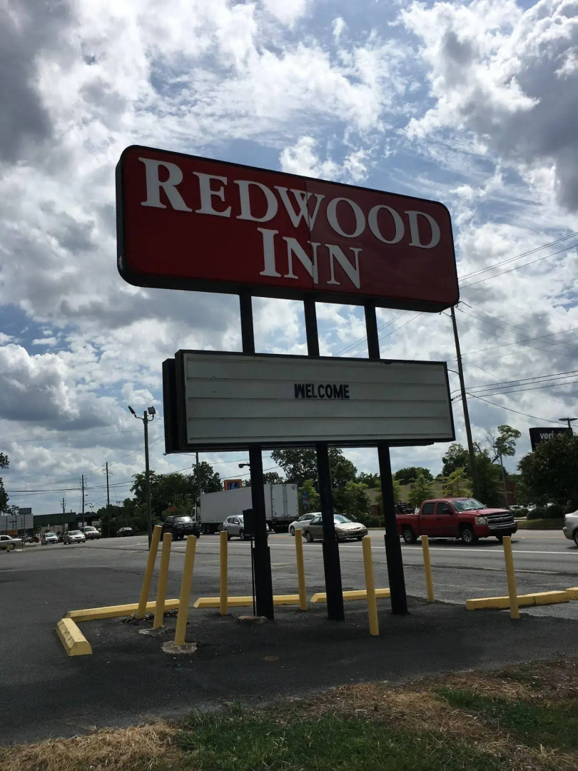 Redwood Inn