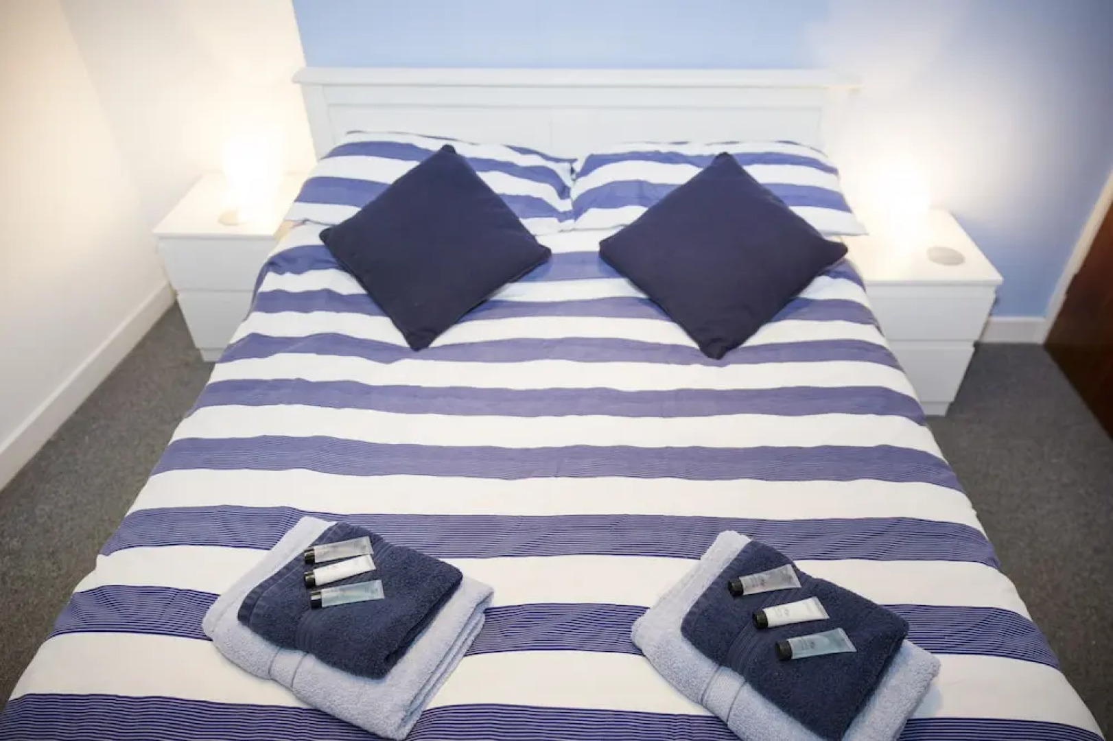 3- Bed - Sleeps 6 - Dogs Welcome & Free Parking