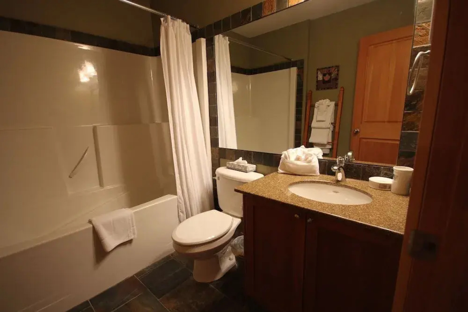 Pinnacle Ridge Chalets by Fernie Lodging Co