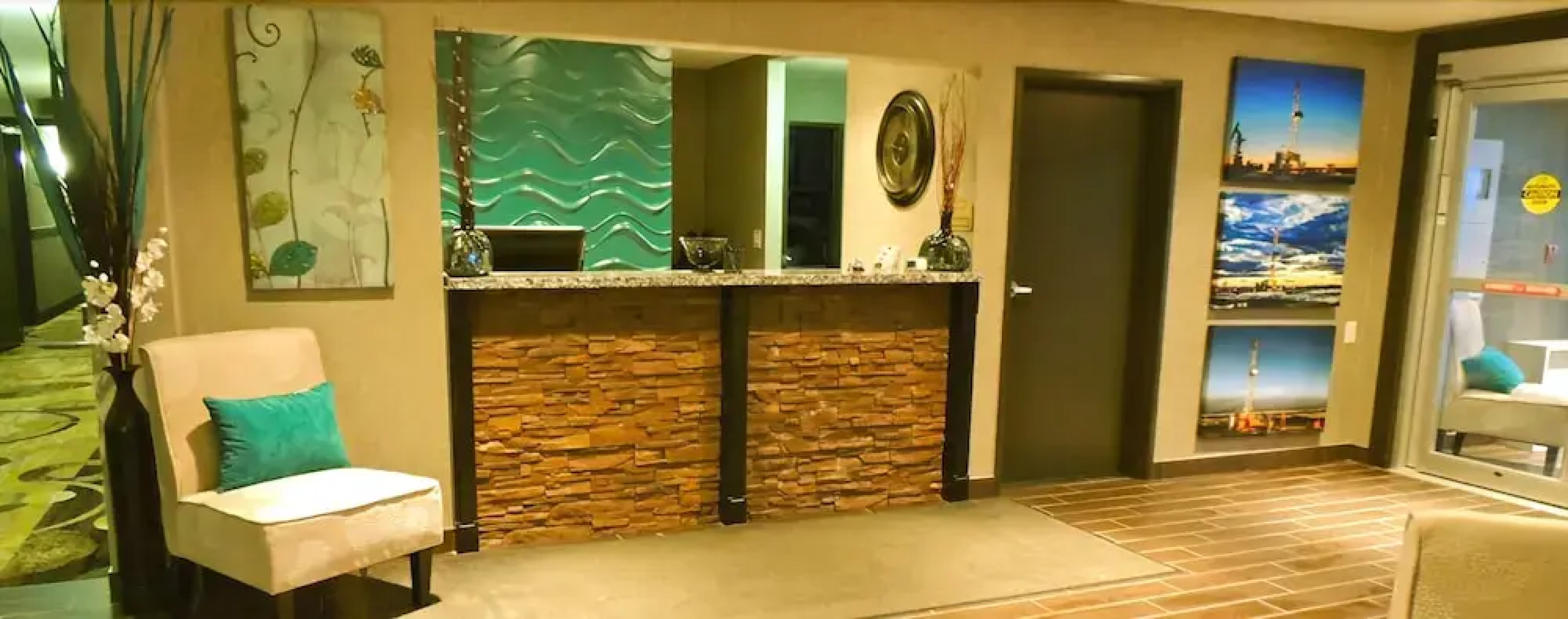 Stoughton Western Star Inn & Suites