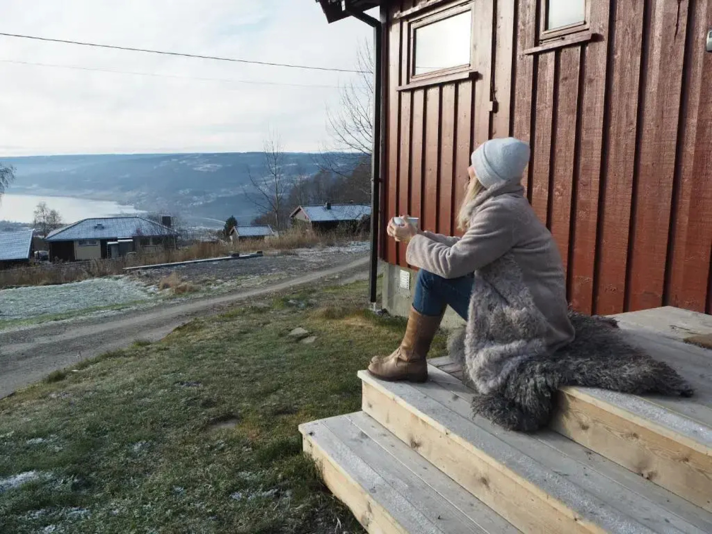 Cabin with great view close to town and ski area