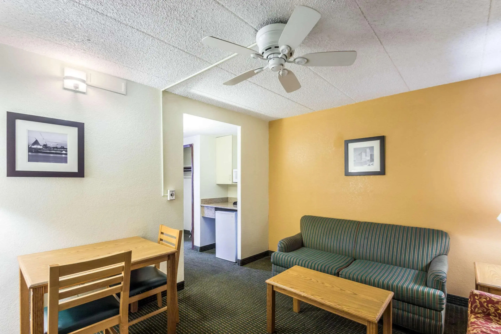 Quality Suites Milwaukee Airport