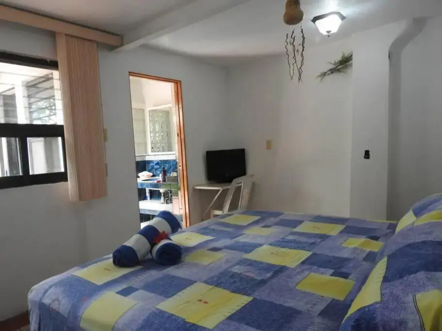 Habitación independiente a pie del lago con AC