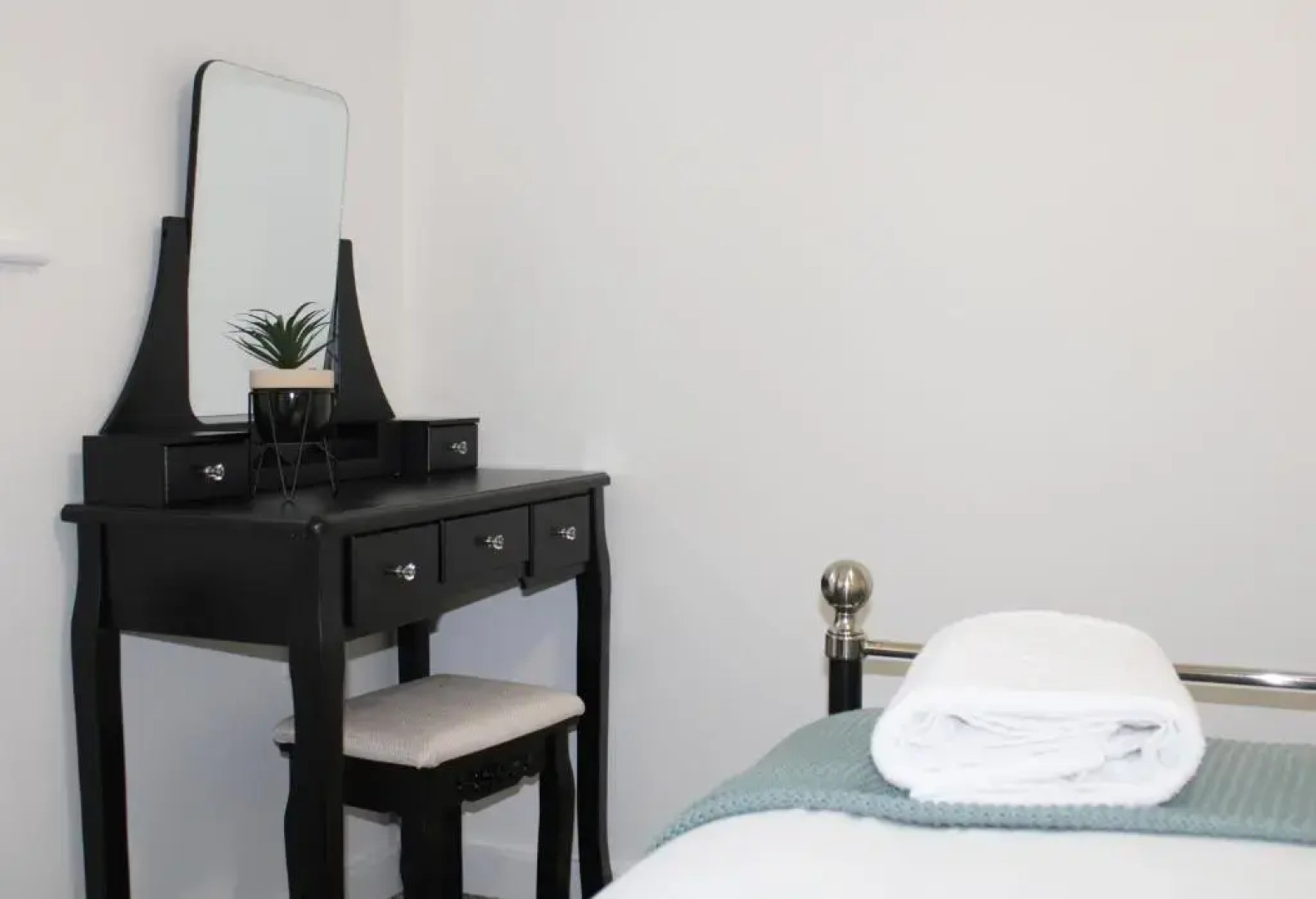 Low Cost, 4 Bed with Parking & Large Garden 07