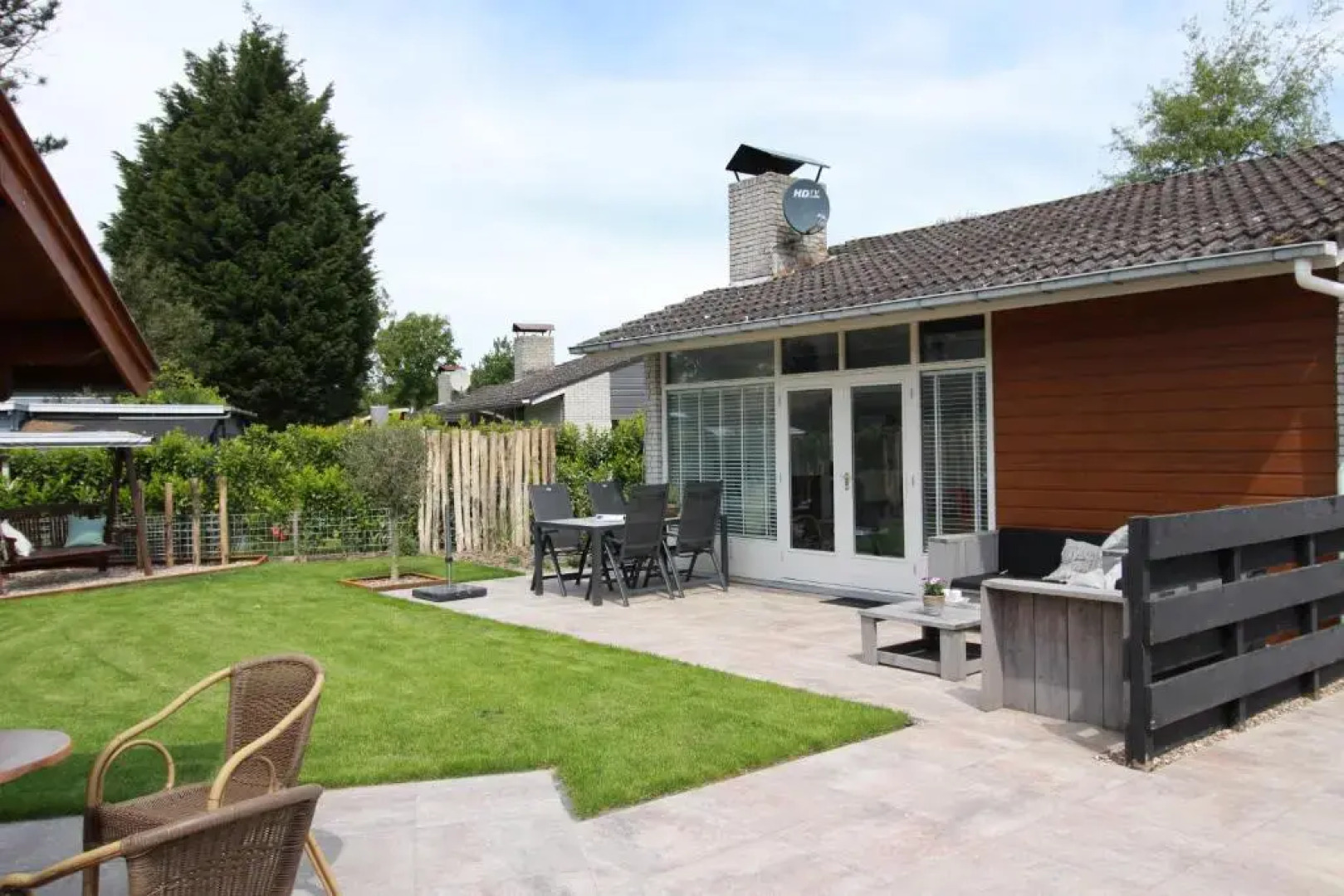 Bungalow Toekomst 24 Ouddorp, garden, fireplace, near the beach and dunes - not for companies