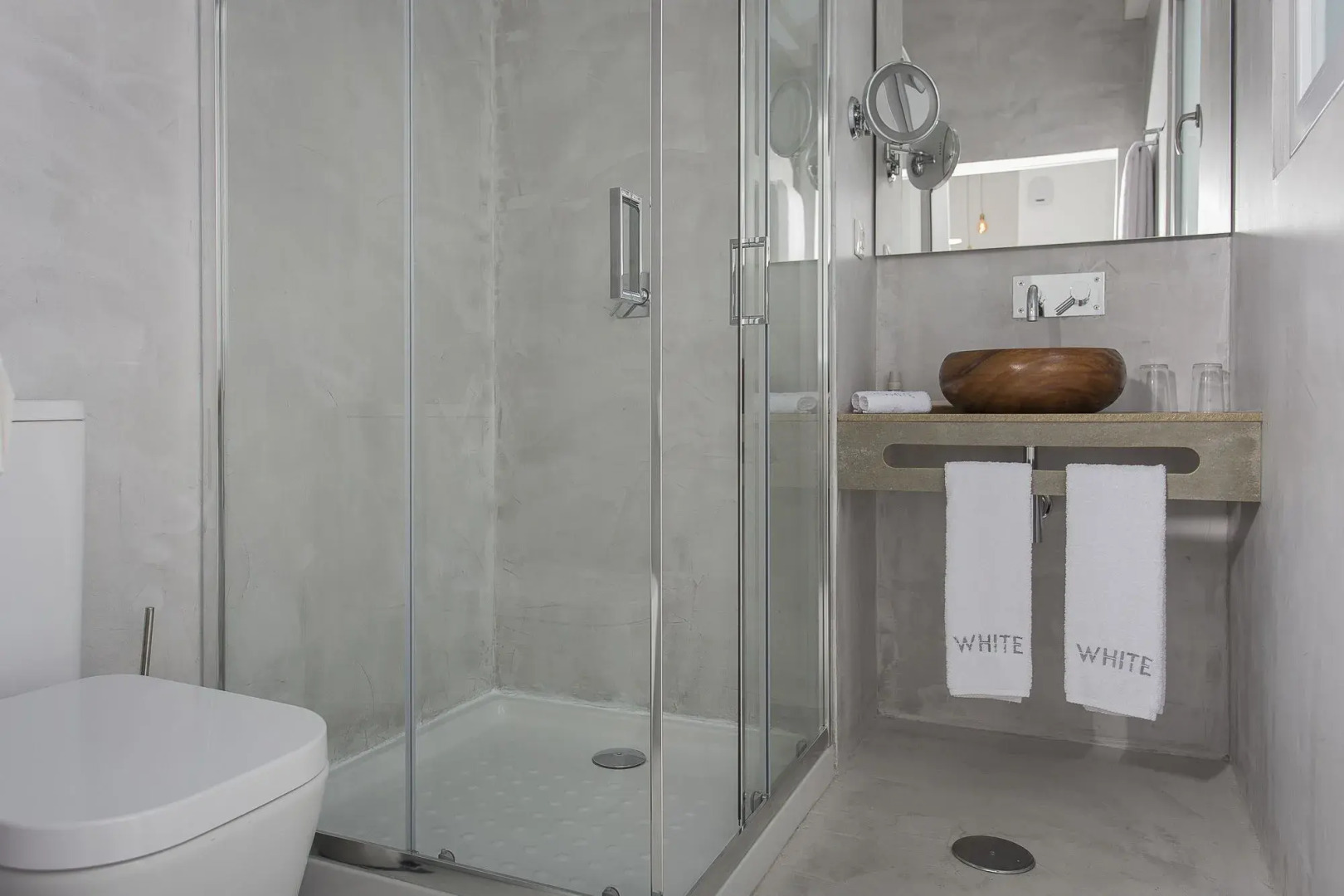 White Exclusive Suite & Villas