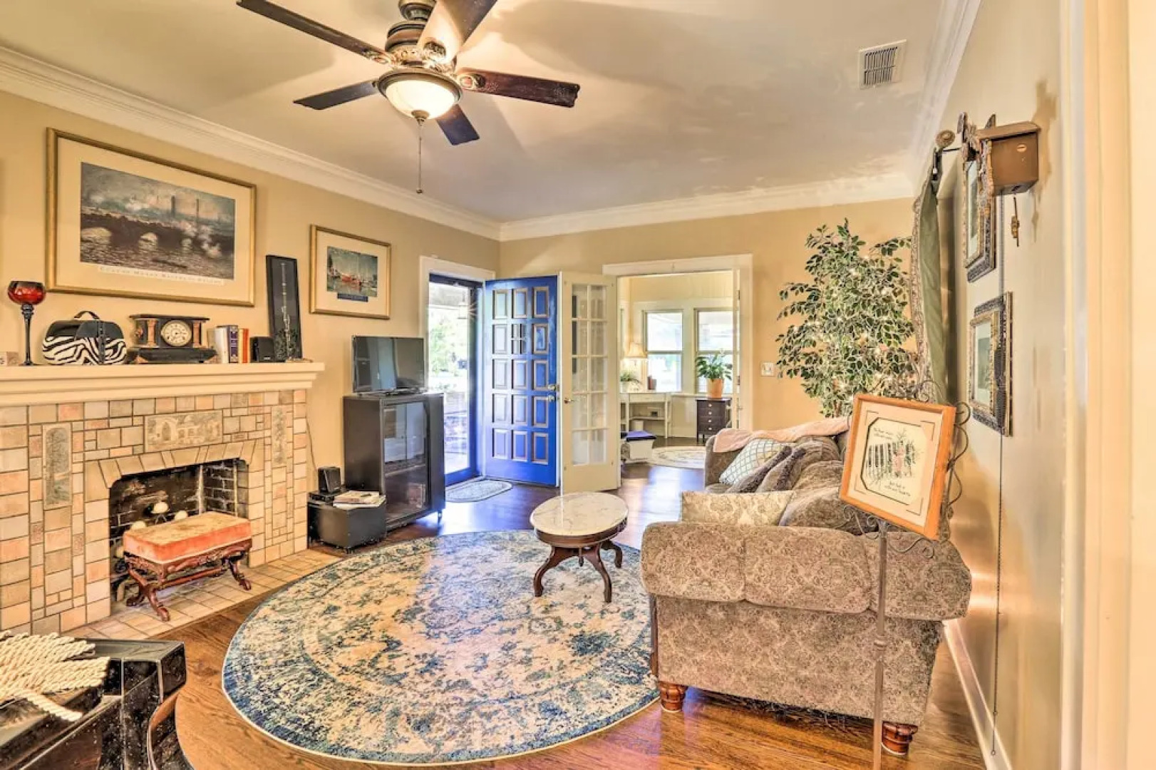 Walk to Midwestern State: Wichita Falls Cottage!