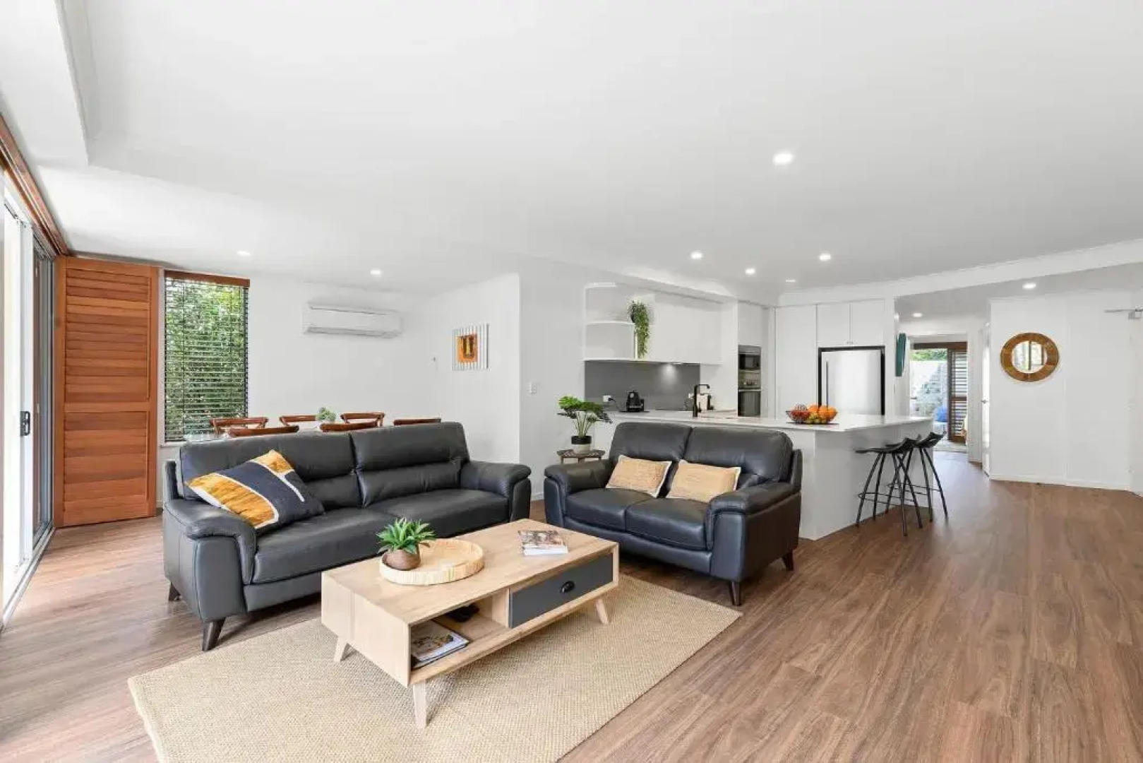 4 Trieste Central Apartment with a Backdrop of Lush Greenery