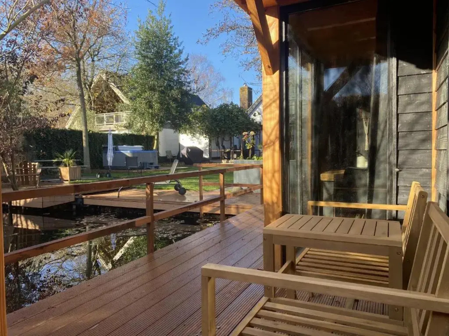 Casa aan de Plas, B&B met hottub en jacuzzi