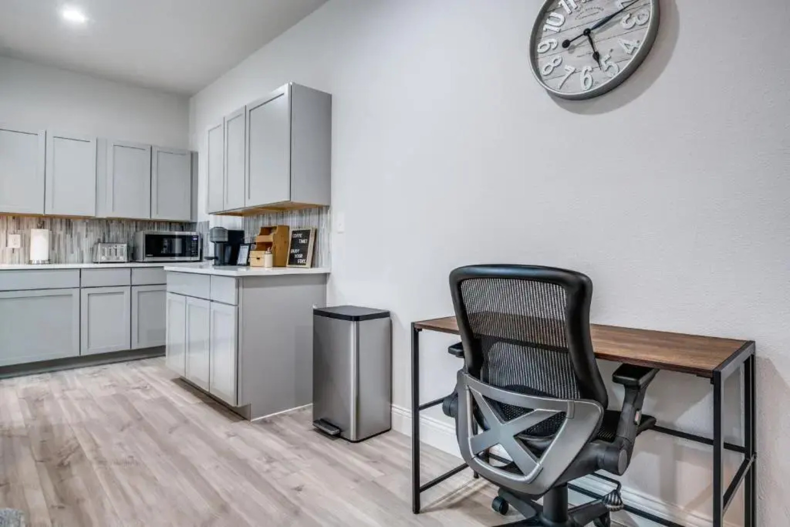 LakeDallasPoolHouse GREAT memories, near LAKE!