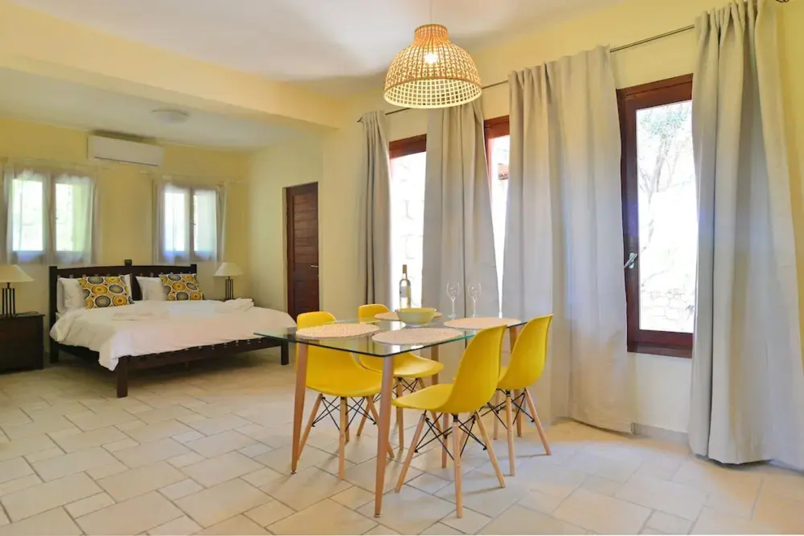 PYRGOS RALLI ESTATE Apartments and Suites