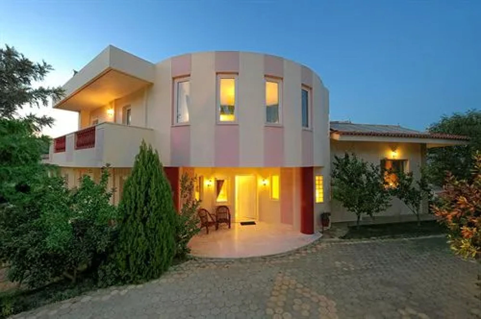 EXPLOR Mansion - Inclusive Experience