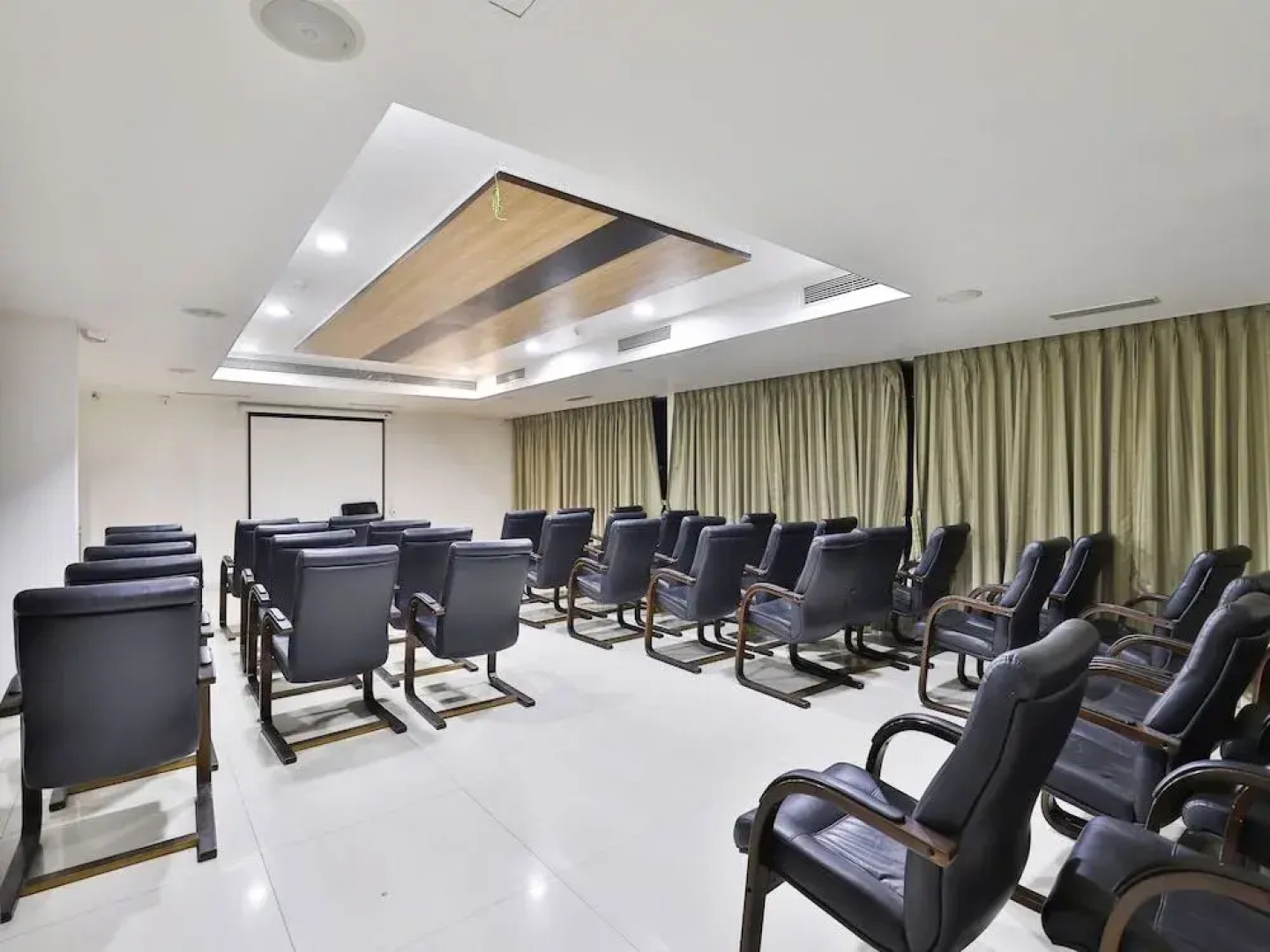 OYO 13479 Hotel Grand Nakshatra