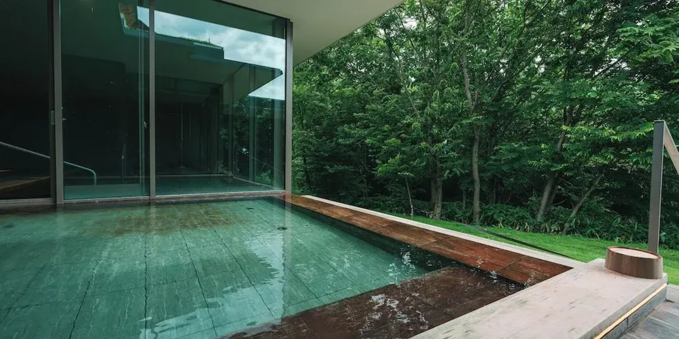 Snow Peak FIELD SUITE SPA HEADQUARTERS