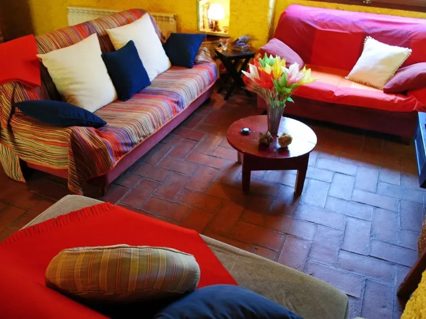 Quaint Cottage in Costa Dorada With Swimming Pool