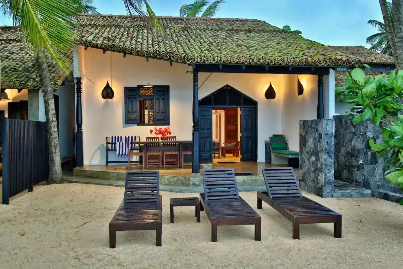 Blue Parrot Beach Villa