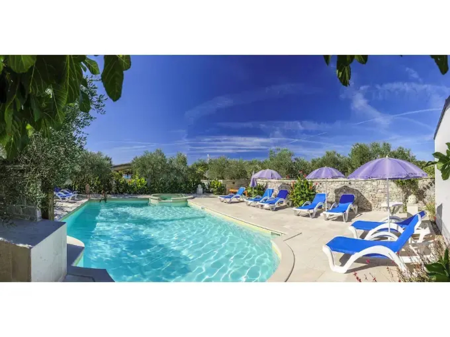 Holiday Olive Garden Resort