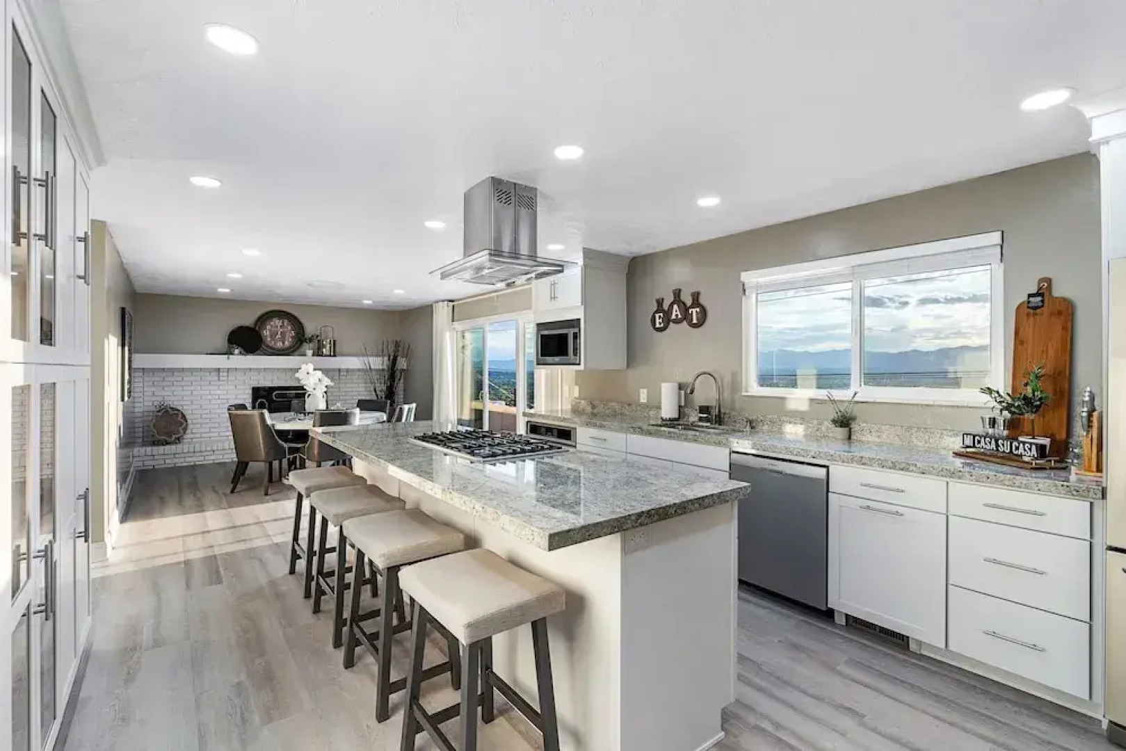 Millcreek Villa: Scenic Fun & Games Getaway! 5 Bedroom Home by RedAwning