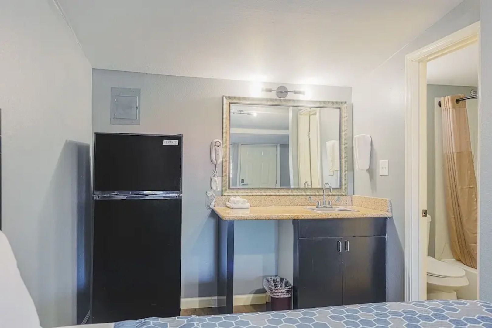 Sands Inn by OYO Winnie