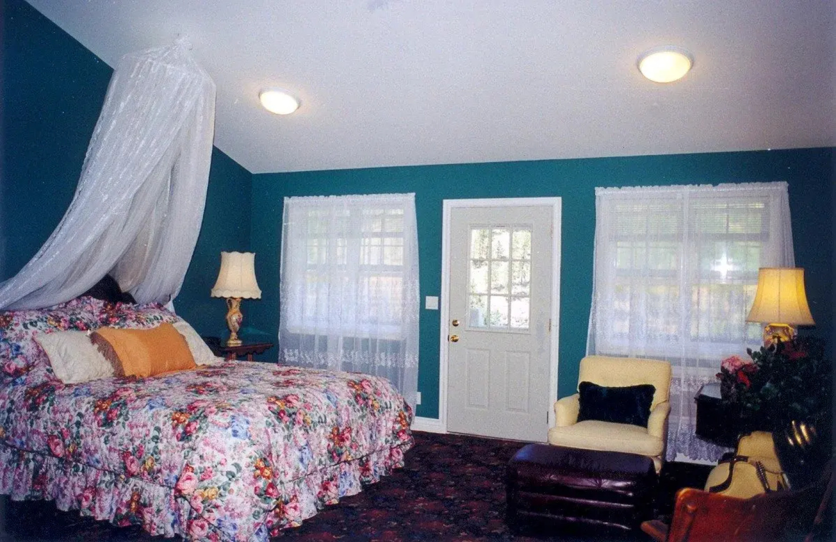 Hearthstone Elegant Lodge by the River