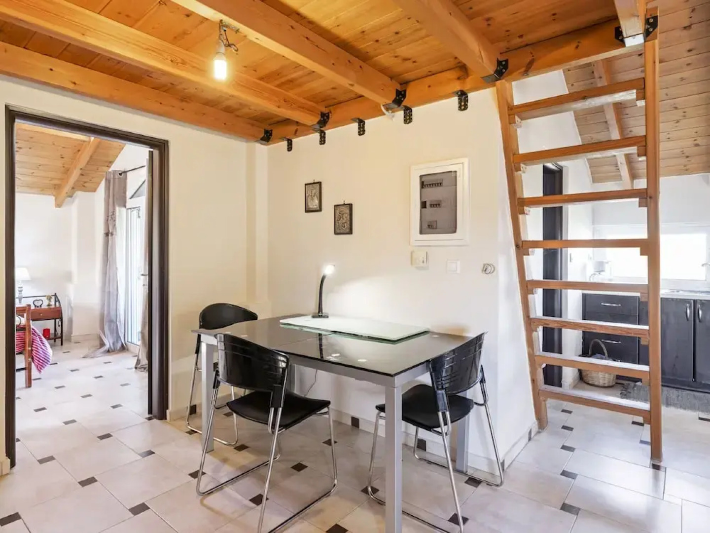 Pleasant Holiday Home in Chalcis With Garden