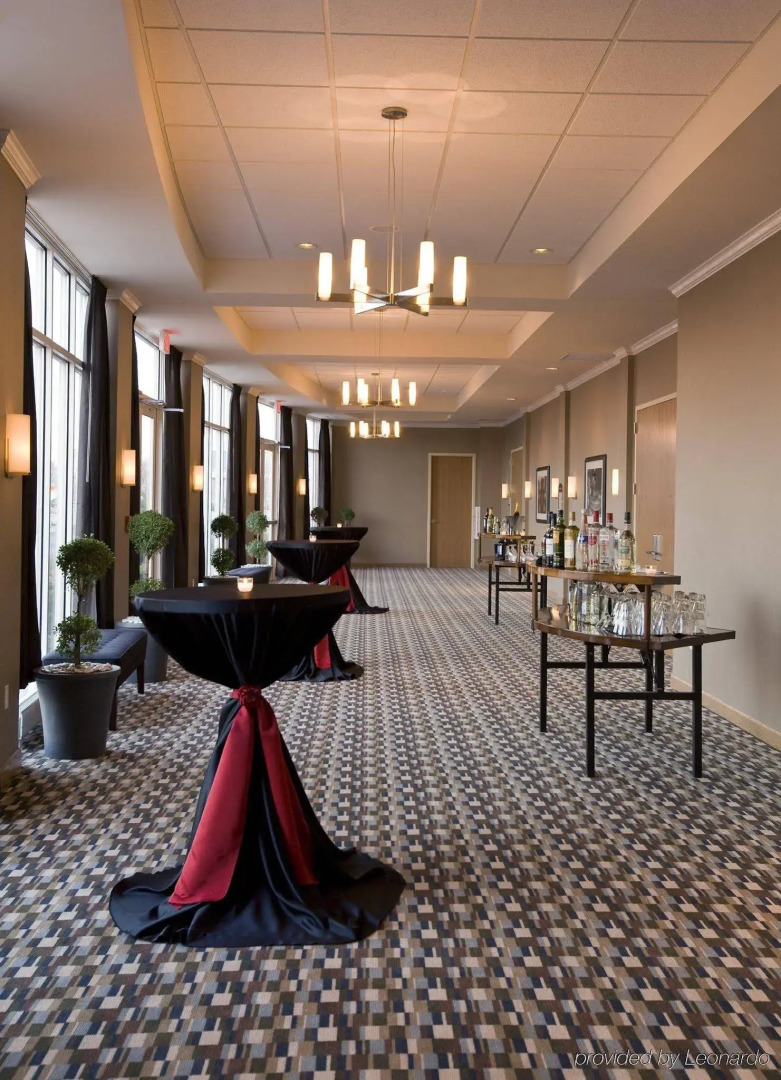 DoubleTree by Hilton Chicago Midway Airport