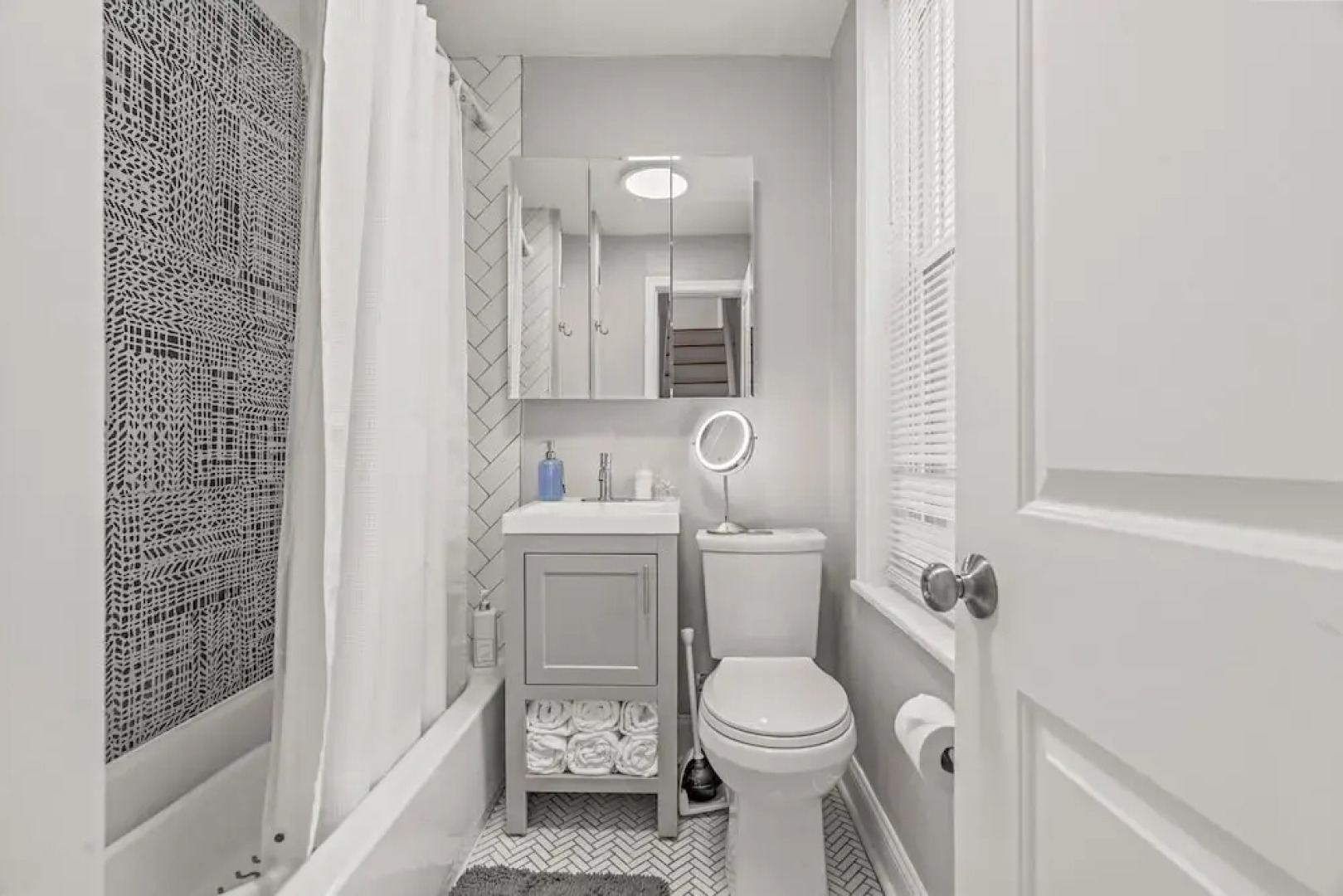 Spacious & Central Getaway Queen Beds