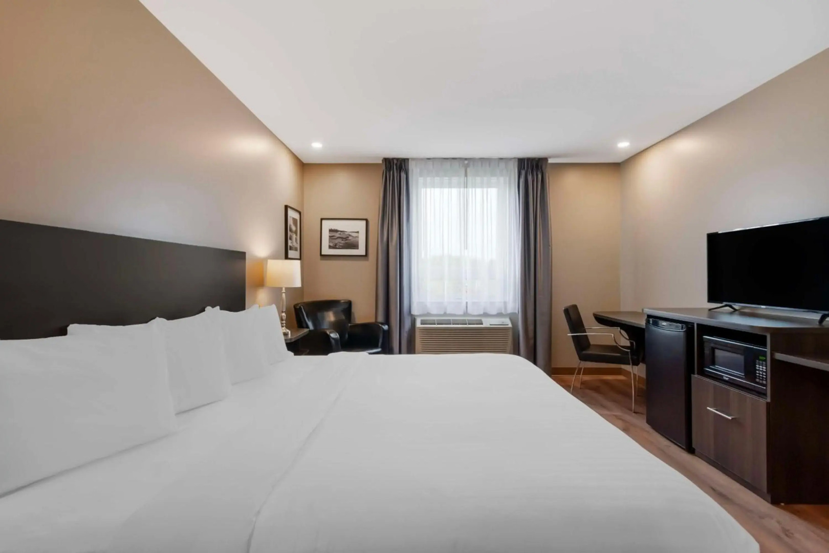 Villa Inn & Suites, SureStay Collection by Best Western