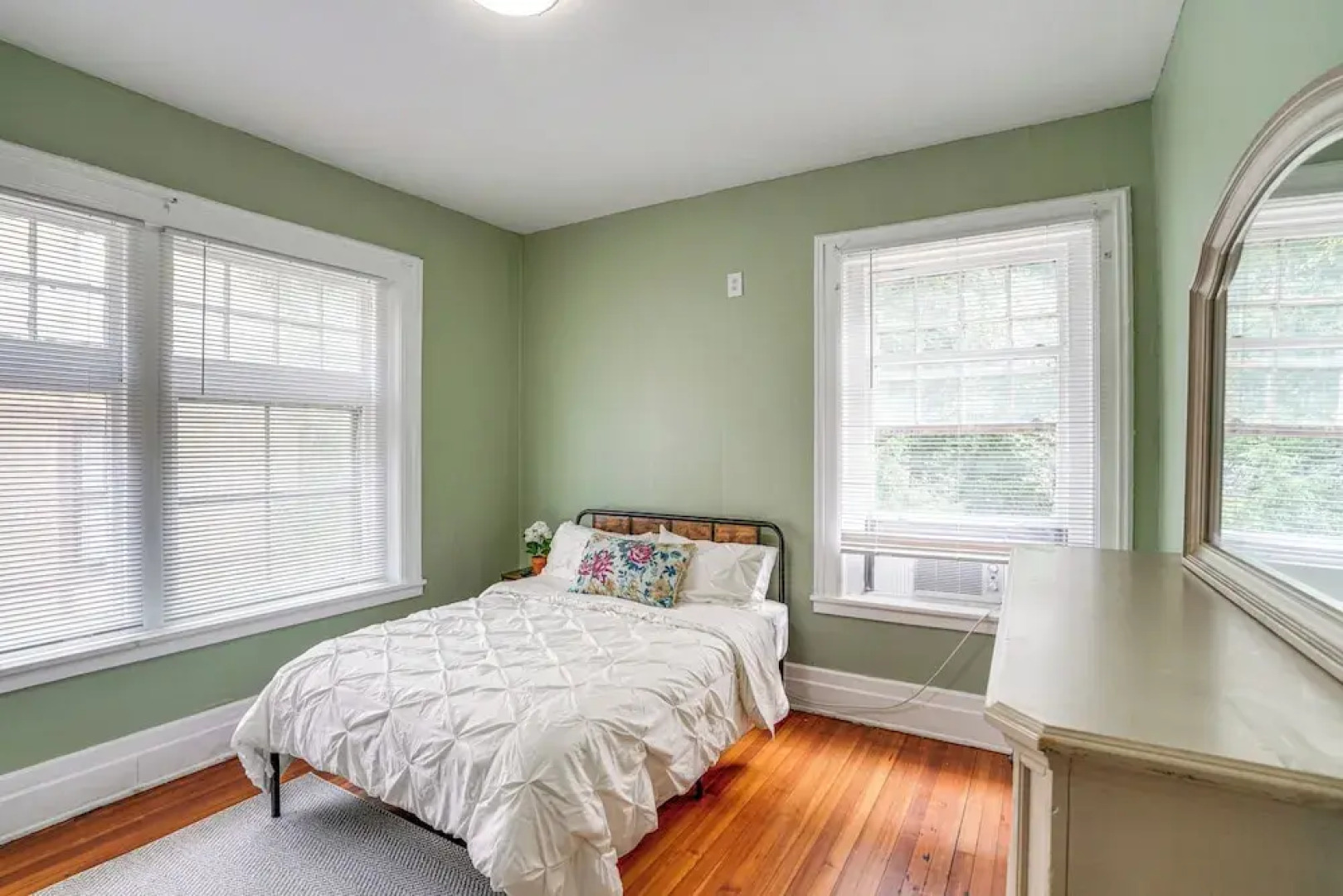 Steps to Union College: Home w/ Shared Yard!