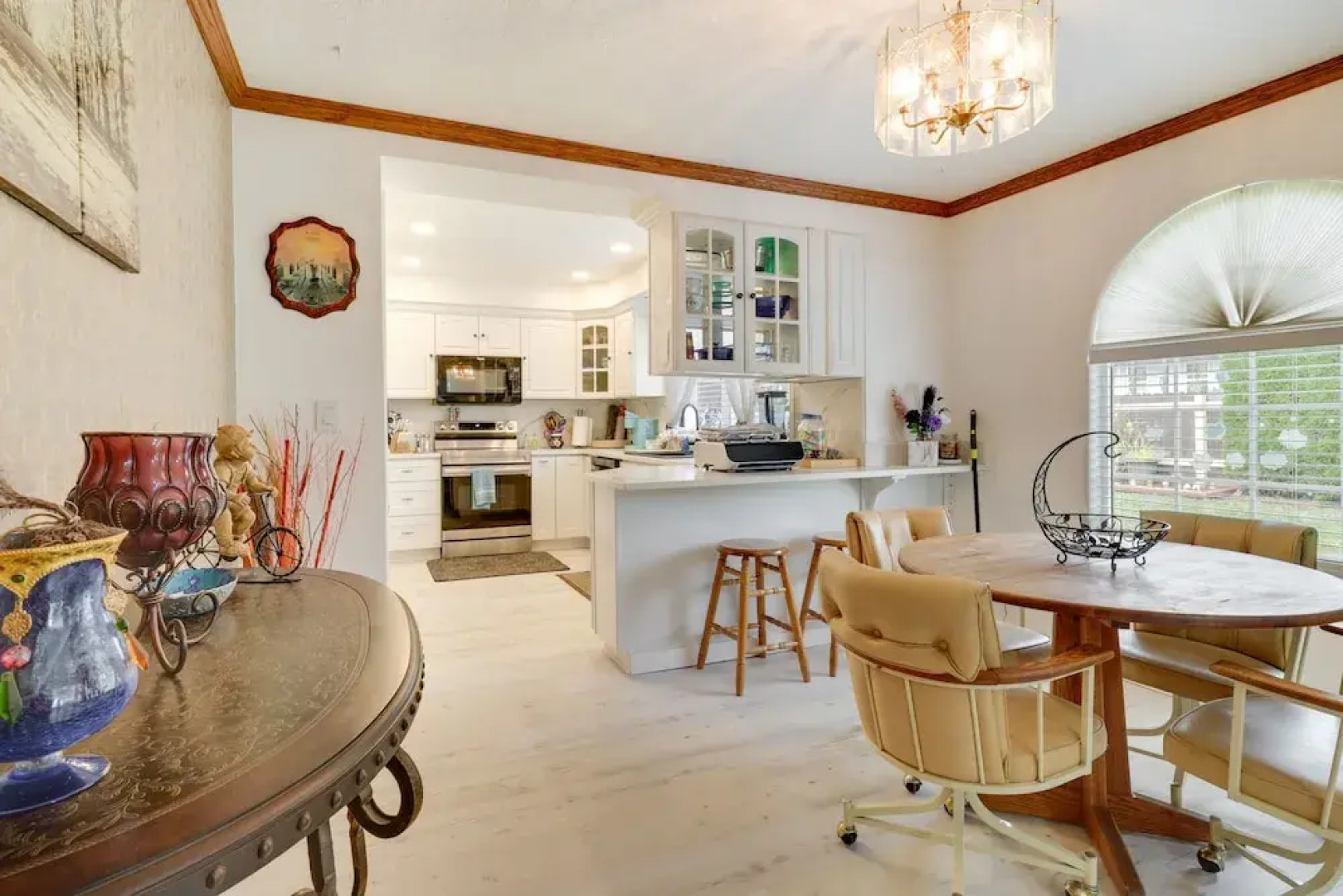 Salem Getaway w/ Hot Tub Near Parks & Boating!