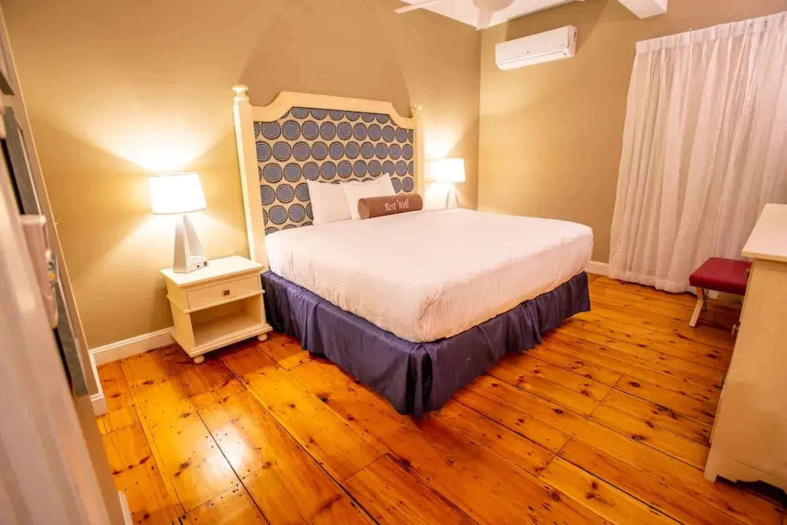 Capital Resorts - 84 Main